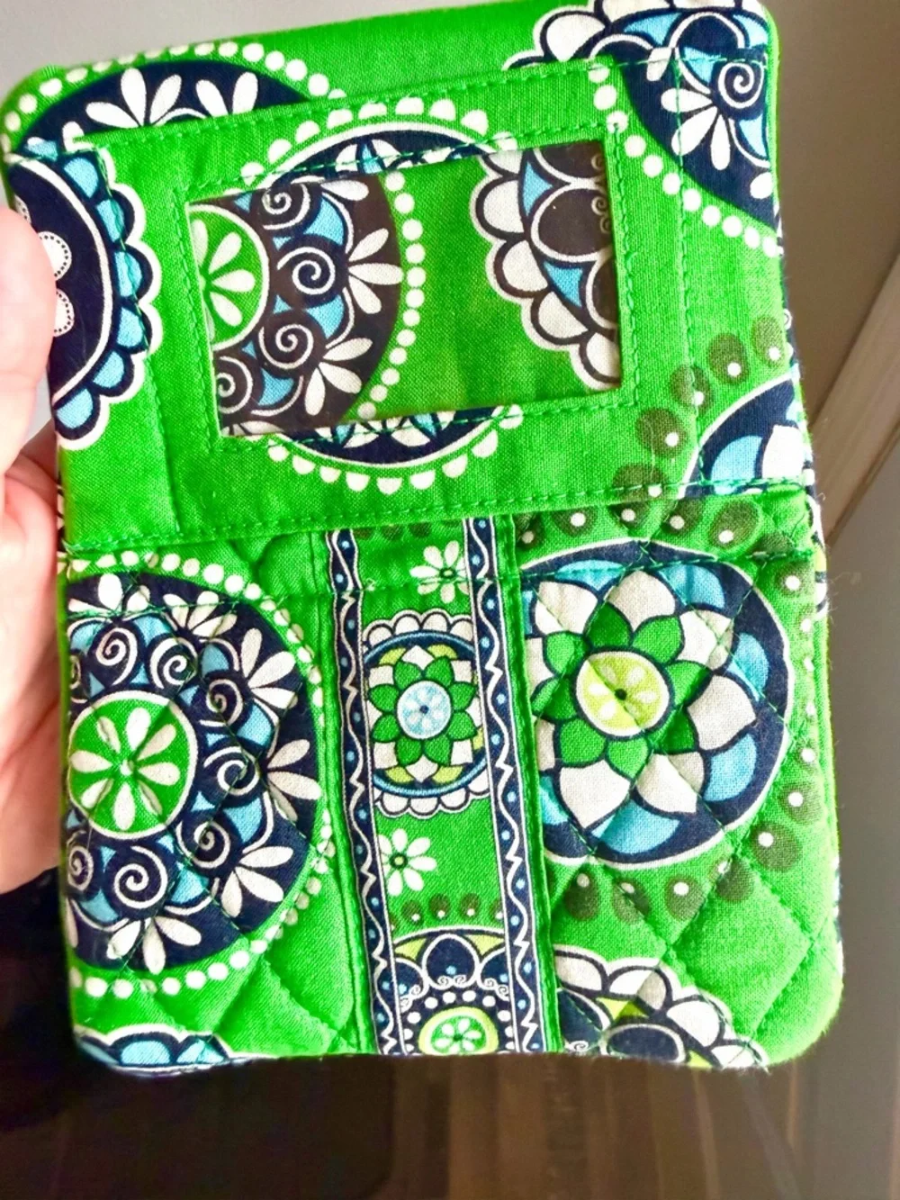Vera Bradley Green Medallion Quilted Floral Zip Wallet - Picture 4 of 5